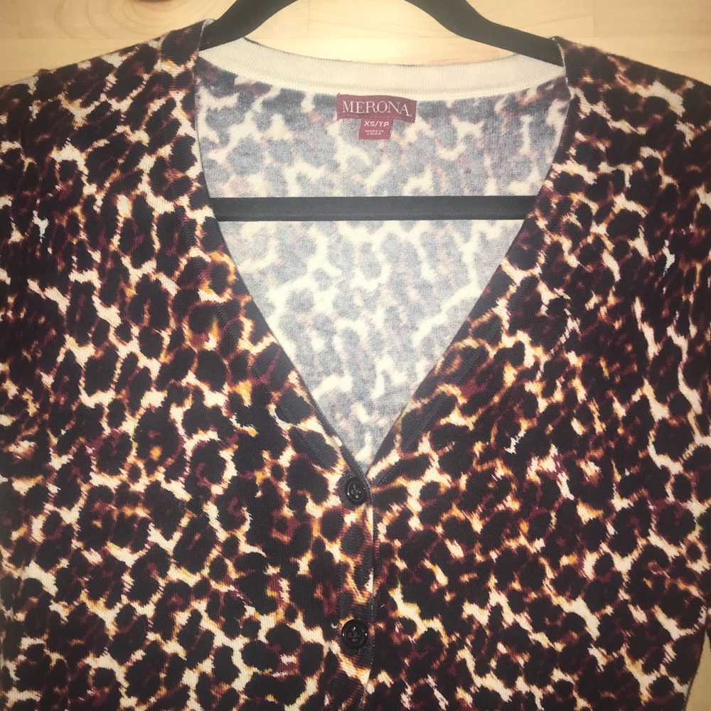 Like new! Patterned Cardigan Size XS - Picture 2 of 3